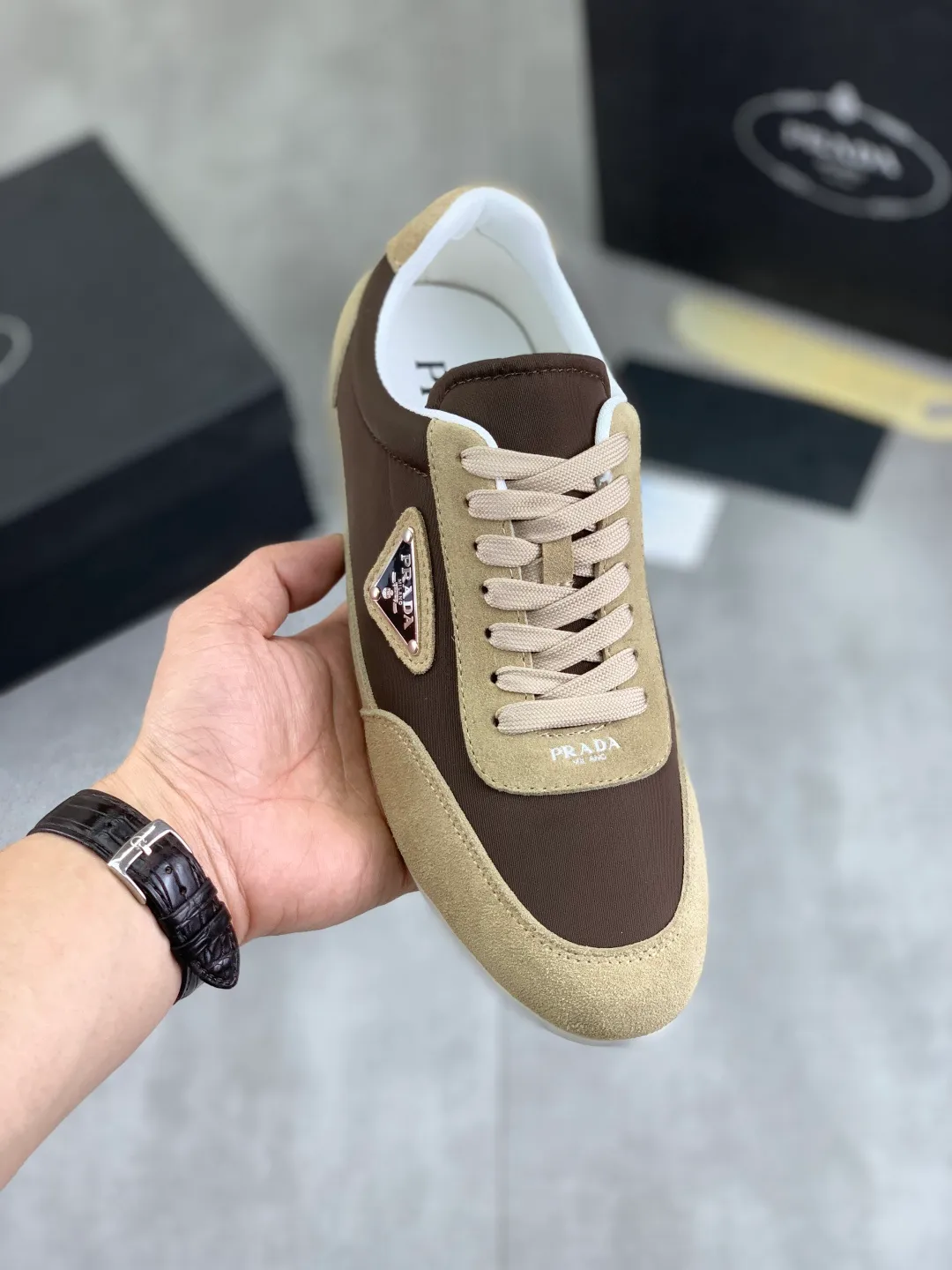 Men's Men's Shoes💰P440💰[New Style] The latest classic model of high-quality PRADA breathable and comfortable men's shoes has been launched on the official website in 1:1 reproduction, synchronized in Hong Kong counters and on the same catwalk; all made of calfskin with breathable mesh fabric ➕Imported soft and comfortable sheep Leather lining, 🍡🍡original 1:1 rubber outsole, non-slip and wear-resistant; comfortable to wear, attractive style, fine workmanship, and simple and neat shoe last, showing a man's courage and toughness, 👍size 38 to 44; 4️⃣colors🉑️ to choose from